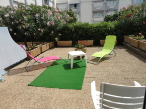 Appartement 2 pièces cabine rénové, RDC, terrasse 25m², piscines, à 400m de la plage, tout confort - FR-1-307-125